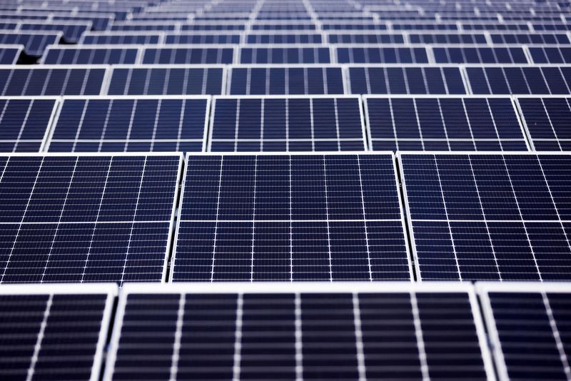 &copy; Reuters. Painéis para geração de energia solarn11/04/2022nREUTERS/Thilo Schmuelgen