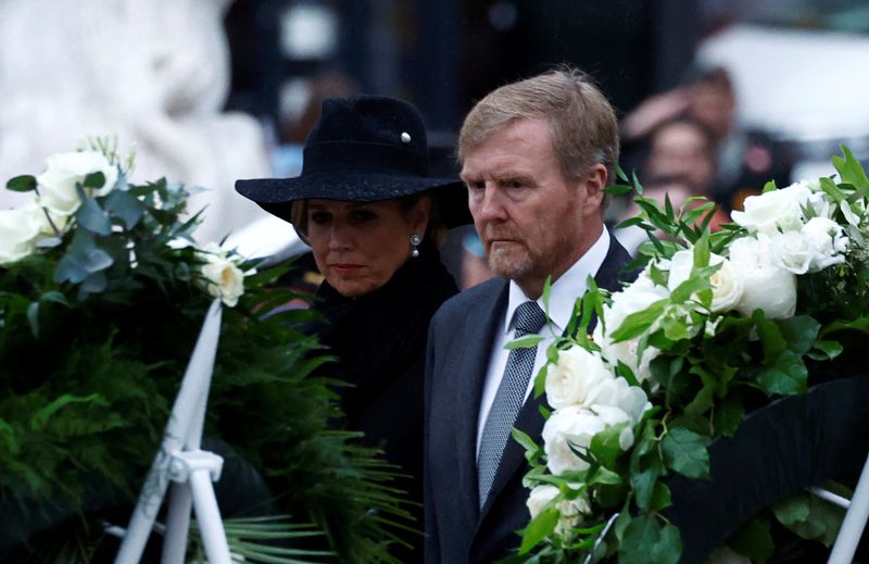 &copy; Reuters. Rei holandês Willem-Alexander e rainha Maximan04/05/2024nREUTERS/Piroschka van de Wouw