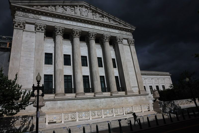 © Reuters. A general view of the U.S. Supreme Court as justices issue rulings in pending cases on the final day of the court's term in Washington, U.S., July 1, 2024. REUTERS/Leah Millis