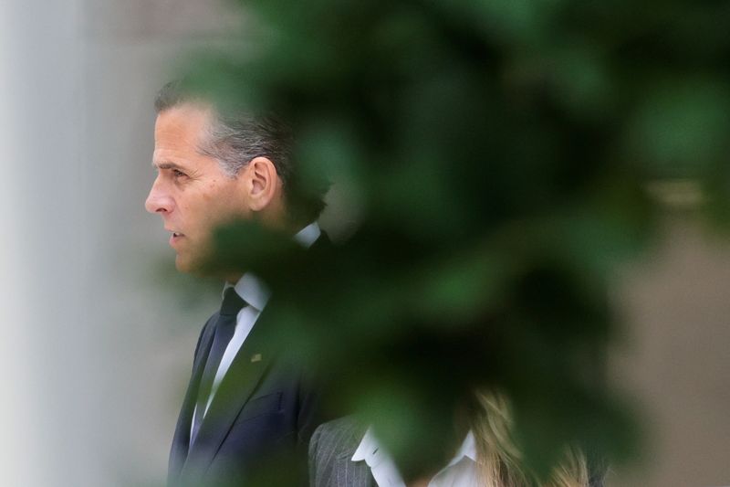 &copy; Reuters. FILE PHOTO: Hunter Biden, son of U.S. President Joe Biden, and his wife Melissa Cohen Biden leave the federal court after the jury finds him guilty on all three counts in his trial on criminal gun charges, in Wilmington, Delaware, U.S., June 11, 2024. REU