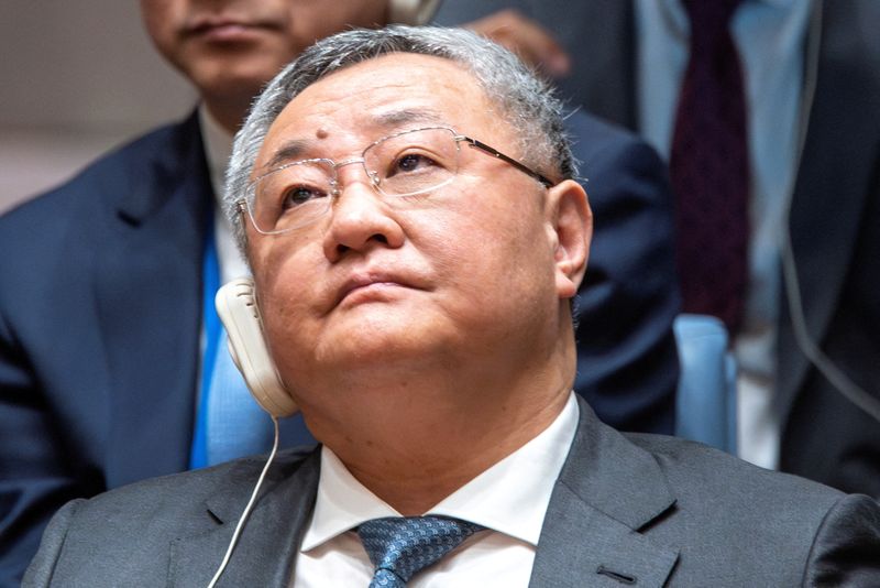 © Reuters. FILE PHOTO: Permanent Representative of China to the U.N. Fu Cong looks on after U.S. Deputy Ambassador to the United Nations Robert Wood voted against members of the Security Council allowing Palestinian U.N. membership during a Security Council at U.N. headquarters in New York City, New York, U.S., April 18, 2024. REUTERS/Eduardo Munoz/File Photo
