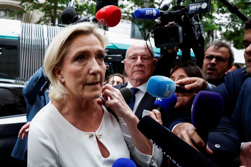© Reuters. FILE PHOTO: Marine Le Pen, member of parliament and French far-right National Rally (Rassemblement National - RN) party leader, arrives at the RN party headquarters in Paris, France, July 1, 2024. REUTERS/Benoit Tessier/File Photo