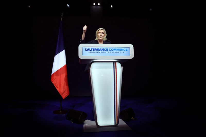 © Reuters. FILE PHOTO: Marine Le Pen, French far-right leader and far-right Rassemblement National (National Rally - RN) party candidate, deliver a speech after partial results in the first round of the early French parliamentary elections in Henin-Beaumont, France, June 30, 2024. REUTERS/Yves Herman/File Photo