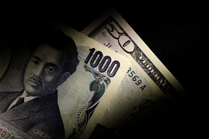 &copy; Reuters. Banconote di yen e dollari. REUTERS/Thomas White