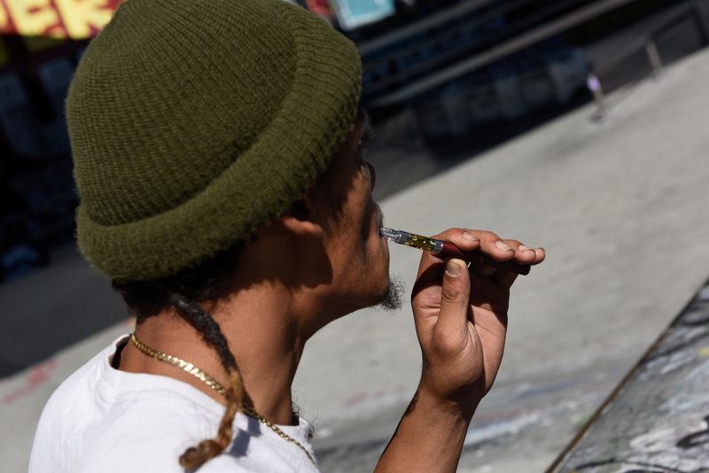 &copy; Reuters. FILE PHOTO: A young man uses a vaping device at a skate park in San Francisco, California, U.S. October 1, 2019. Picture taken October 1, 2019. REUTERS/Kate Munsch/File Photo