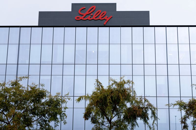 © Reuters. FILE PHOTO: Lilly Biotechnology Center is shown in San Diego, California, U.S. March 1, 2023. REUTERS/Mike Blake/File Photo