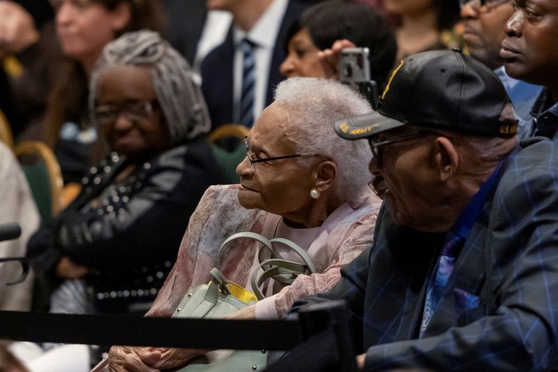 &copy; Reuters. FILE PHOTO: Survivors and siblings Viola Fletcher and Hughes Van Ellis listen as U.S. President Joe Biden delivers remarks on the centennial anniversary of the Tulsa race massacre during a visit to the Greenwood Cultural Center in Tulsa, Oklahoma, U.S., J