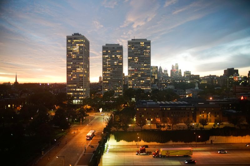 © Reuters. FILE PHOTO: The skyline of downtown Philadelphia is seen at sunset in Philadelphia, Pennsylvania, U.S., November 3, 2020. REUTERS/Eduardo Munoz/File Photo