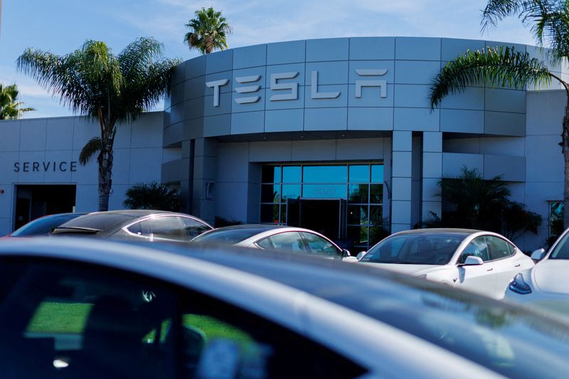 &copy; Reuters. FILE PHOTO: Tesla Inc. vehicle facility is pictured in Costa Mesa, California, U.S., November 1, 2023.     REUTERS/Mike Blake/File Photo