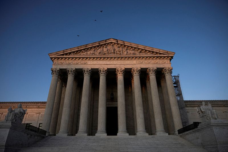 &copy; Reuters. FILE PHOTO: A view of the U.S. Supreme Court, following the ruling on former U.S. President and Republican presidential candidate Donald Trump's bid for immunity from federal prosecution for 2020 election subversion in Washington, U.S., July 1, 2024. REUT
