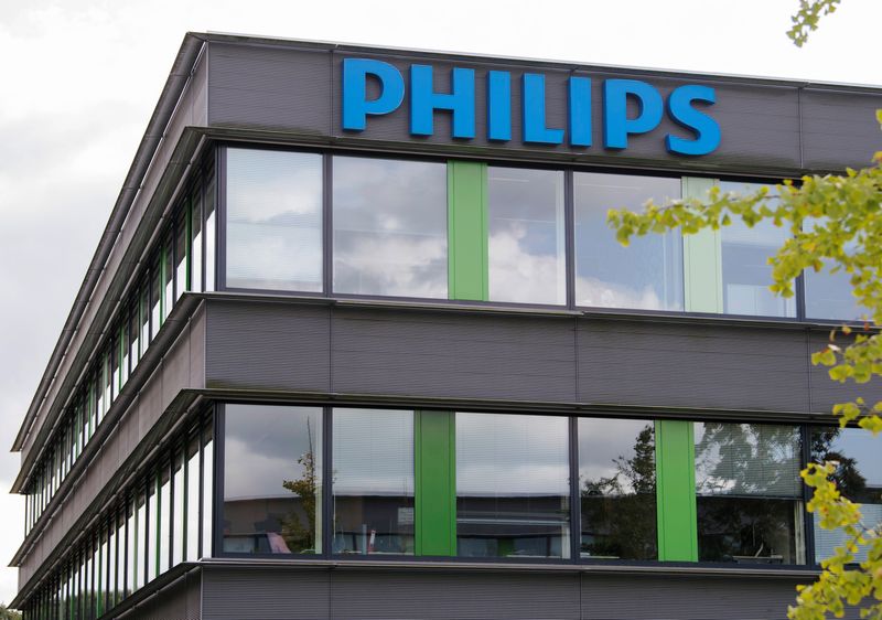 &copy; Reuters. FILE PHOTO: Philips Healthcare headquarters is seen in Best, Netherlands August 30, 2018. REUTERS/Piroschka van de Wouw/File Photo