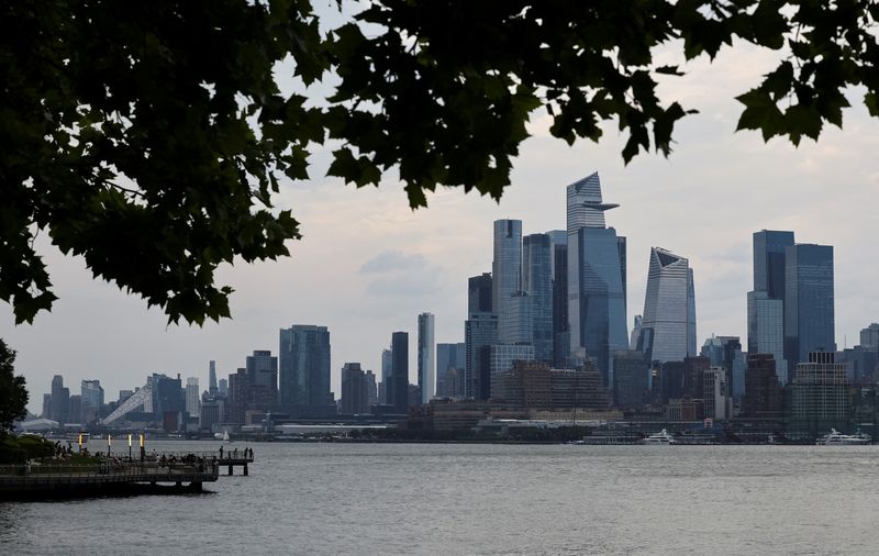 &copy; Reuters. FILE PHOTO: The New York skyline is pictured from a park in Hoboken, New Jersey, U.S. June 23, 2024. REUTERS/Agustin Marcarian/File Photo