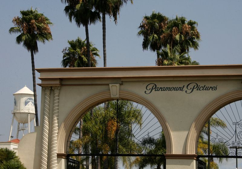 &copy; Reuters. Portão principal dos estúdios da Paramount Pictures em Los Angeles, Califórnian29/7/2008 REUTERS/Fred Prouser/Arquivo