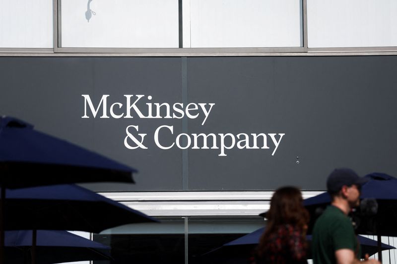 © Reuters. FILE PHOTO: The McKinsey & Company logo is displayed at the 54th International Paris Airshow at Le Bourget Airport near Paris, France, June 21, 2023. REUTERS/Benoit Tessier/File Photo