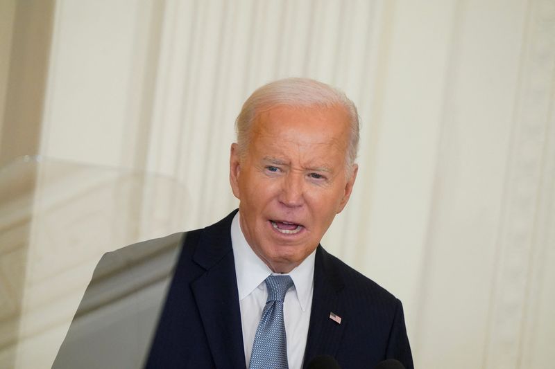 © Reuters. U.S. President Joe Biden attends a ceremony, to present the Medal of Honor posthumously to descendants of Union soldiers Pvt. Philip Shadrach and Pvt. George Wilson, members of the 2nd Ohio Volunteer Infantry Regiment in the Civil War, at the White House in Washington, U.S., July 3, 2024. REUTERS/Elizabeth Frantz