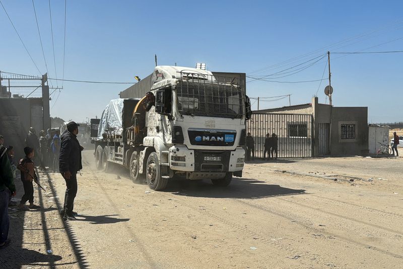 &copy; Reuters. FILE PHOTO: A truck carrying aid enters Gaza via Kerem Shalom crossing, amid the ongoing conflict between Israel and Hamas, in Rafah in the southern Gaza Strip, March 21, 2024. REUTERS/Bassam Masoud/File Photo