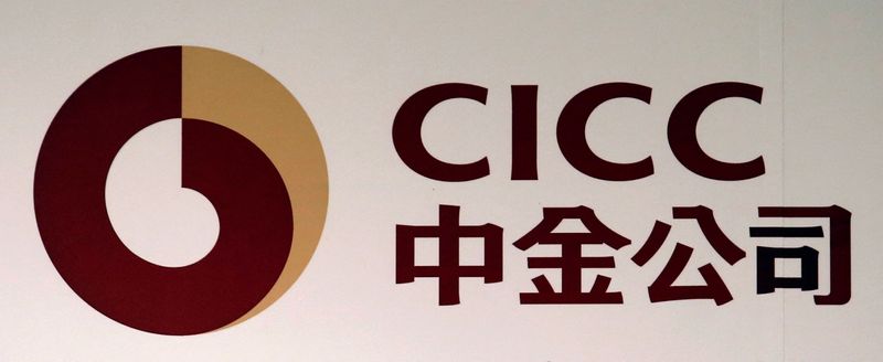 © Reuters. FILE PHOTO: The company logo of China International Capital Corporation Ltd (CICC) is displayed at a news conference on the company's annual results in Hong Kong, China March 30, 2016. REUTERS/Bobby Yip/File Photo
