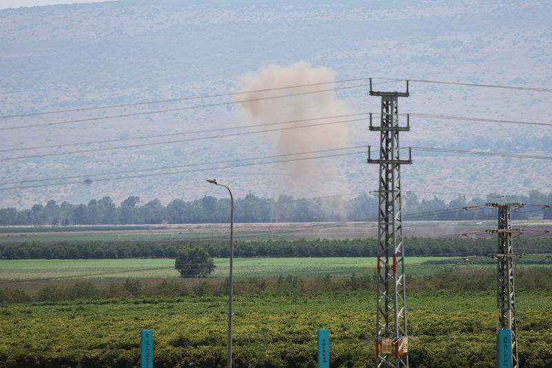 &copy; Reuters. Fumaça nas Colinas de Golã ocupadas por Israeln 4/7/2024   REUTERS/Ronen Zvulun