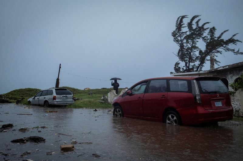 &copy; Reuters. Chuva e vento na região do Caribe por causa do furacão Beryl n 3/7/2024   REUTERS/Marco Bello