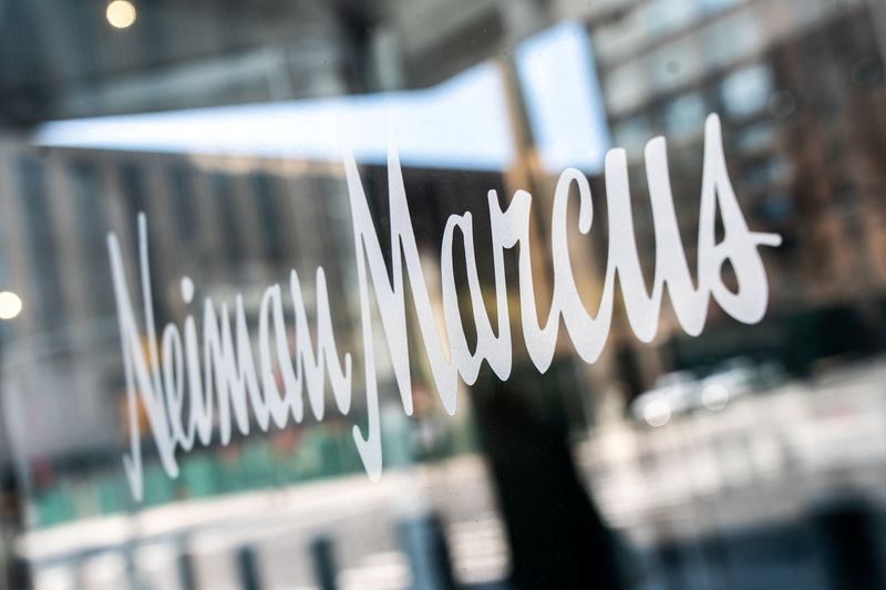 © Reuters. FILE PHOTO: The signage outside the Neiman Marcus store is seen in New York City, U.S., April 19, 2020. REUTERS/Jeenah Moon