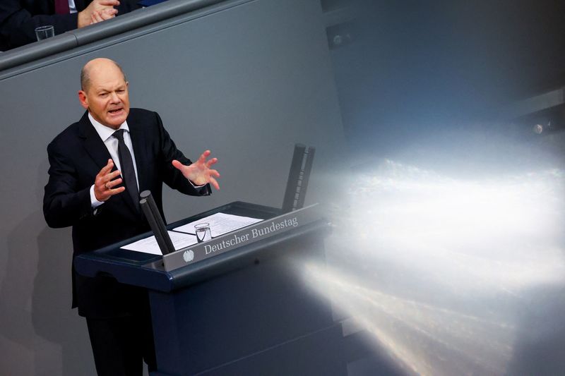 &copy; Reuters. Il cancelliere tedesco Olaf Scholz interviene al dibattito sul bilancio 2024 del Parlamento tedesco, il Bundestag, a Berlino, Germania, 31 gennaio 2024. REUTERS/Fabrizio Bensch