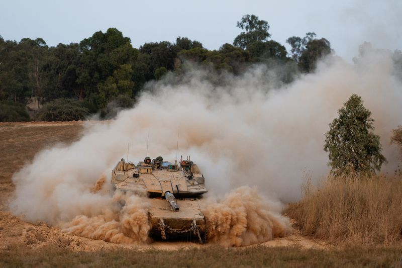 &copy; Reuters. Tanque israelense na fronteira de Gazan 4/7/2024   REUTERS/Amir Cohen