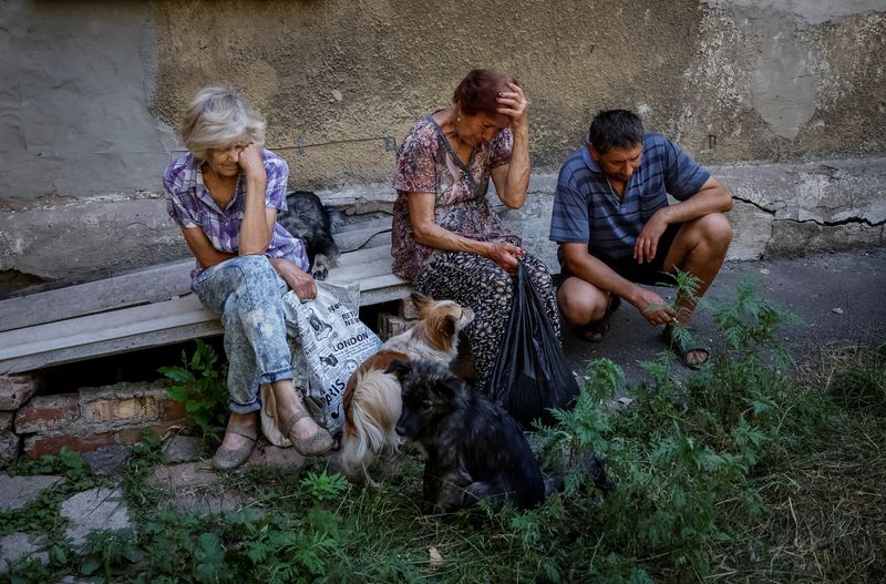 &copy; Reuters. Moradores locais resistem à evacuação na cidade de Toretsk, perto de uma linha de frente na região de Donetsk, na Ucrânia, em meio ao ataque da Rússian03/07/2024nREUTERS/Alina Smutko