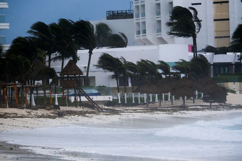 &copy; Reuters. Furacão Beryl atinge Cancúnn05/07/2024nREUTERS/Paola Chiomante