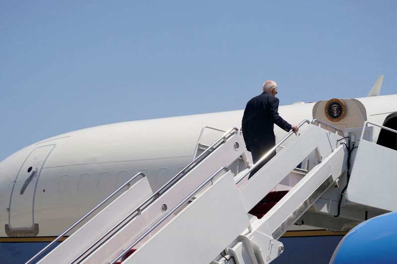 &copy; Reuters. Biden embarca para viagem de campanhan05/07/2024nREUTERS/Nathan Howard