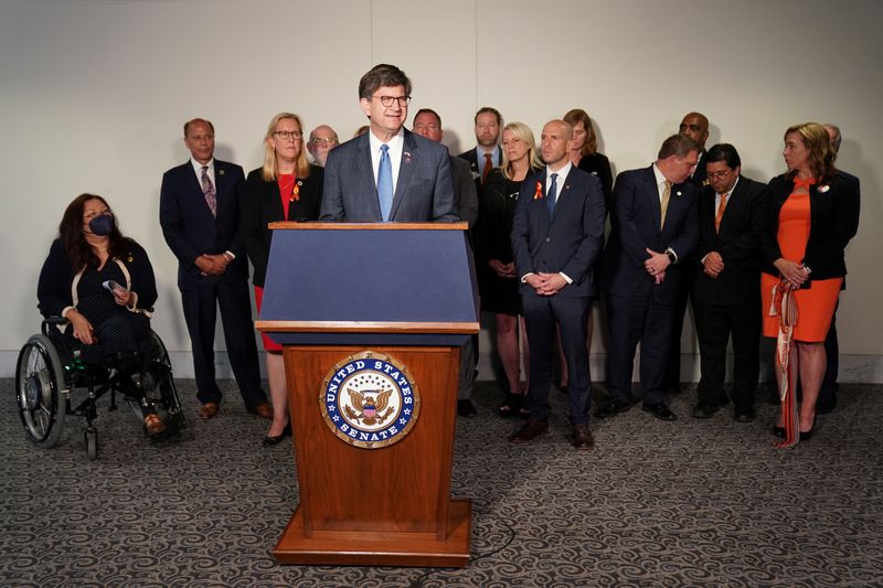 © Reuters. FILE PHOTO: Rep. Brad Schneider (D-IL), surrounded by Highland Park community leaders, speaks at a news conference following a Senate Judiciary Committee hearing on assault weapons on Capitol Hill in Washington, U.S., July 20, 2022. REUTERS/Sarah Silbiger/File Photo