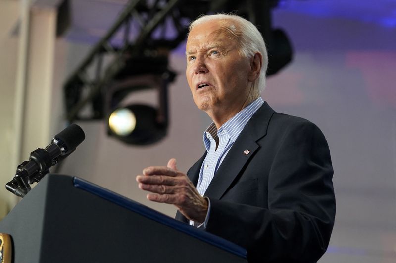 © Reuters. U.S. President Joe Biden speaks during a campaign event at Sherman Middle School, in Madison, Wisconsin, U.S. July 5, 2024. REUTERS/Nathan Howard