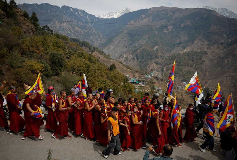 © Reuters. FILE PHOTO: Tibetans participate in a protest march held to mark the 65th anniversary of the Tibetan uprising against Chinese rule, in the northern hill town of Dharamsala, India, March 10, 2024. REUTERS/Adnan Abidi/File Photo