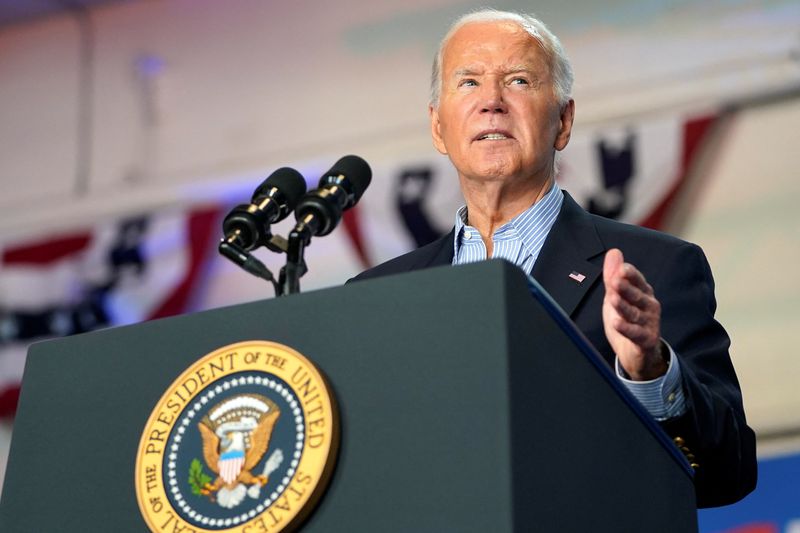 &copy; Reuters. U.S. President Joe Biden speaks during a campaign event at Sherman Middle School, in Madison, Wisconsin, U.S. July 5, 2024. REUTERS/Nathan Howard