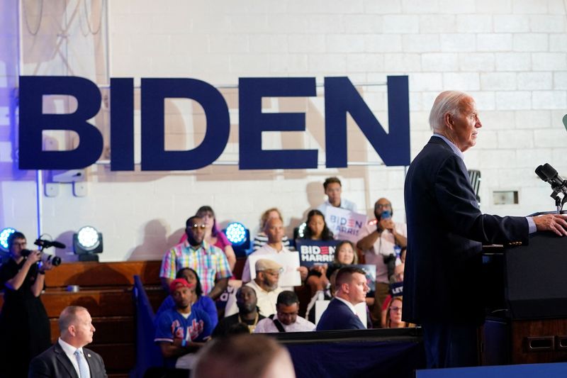 © Reuters. U.S. President Joe Biden speaks during a campaign event at Sherman Middle School, in Madison, Wisconsin, U.S. July 5, 2024. REUTERS/Nathan Howard