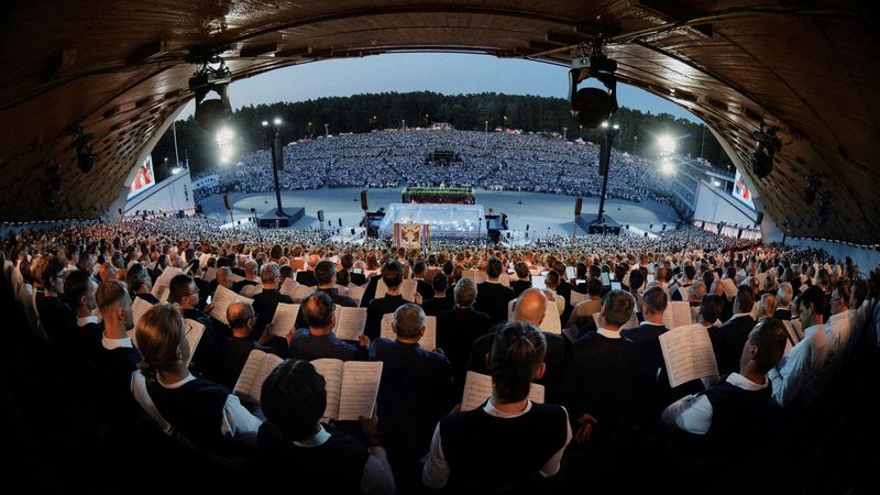 © Reuters. A view from the performers' tribune shows people singing the national anthem as part of a global celebration,in Vilnius, Lithuania, July 6, 2024. Gabrielius Jauniskis /Handout via REUTERS    