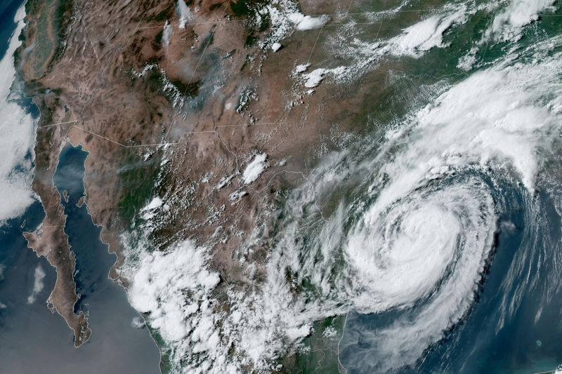 © Reuters. Tropical Storm Beryl approaches the Texas coast in the Gulf of Mexico in a composite satellite image July 7, 2024. NOAA/Handout via REUTERS 