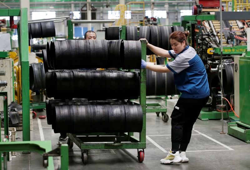 © Reuters. File photo: Employees work on the production line of a tyre factory under Tianjin Wanda Tyre Group, which exports its products to countries such as U.S. and Japan, in Xingtai, Hebei province, China May 21, 2019. REUTERS/Jason Lee/File photo