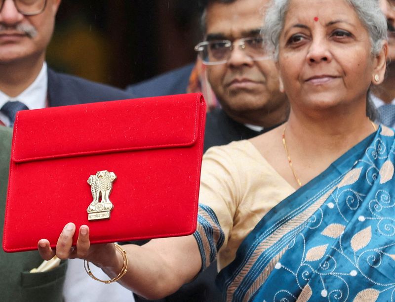 © Reuters. FILE PHOTO: India's Finance Minister Nirmala Sitharaman holds up a folder with the Government of India's logo as she leaves her office to present the federal budget in the parliament, ahead of the nation's general election, in New Delhi, India, February 1, 2024. REUTERS/Anushree Fadnavis/File Photo