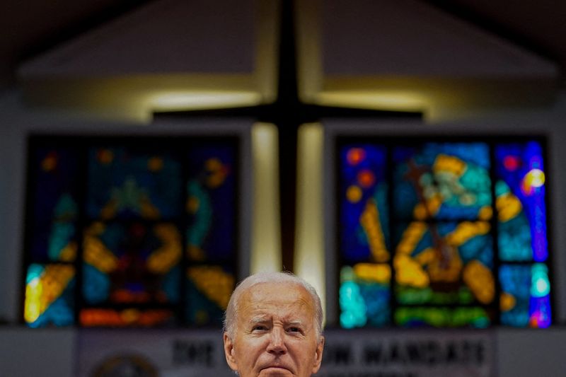 © Reuters. FILE PHOTO: U.S. President Joe Biden attends a church service at Mt Airy Church of God In Christ in Philadelphia, Pennsylvania, U.S., July 7, 2024. REUTERS/Nathan Howard/File Photo