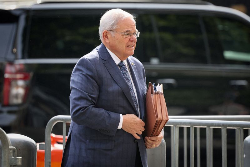 © Reuters. FILE PHOTO: FILE PHOTO: U.S. Senator Robert Menendez, (D-NJ) arrives at Federal Court, for his bribery trial in connection with an alleged corrupt relationship with three New Jersey businessmen, in New York City, U.S., June 26, 2024.  REUTERS/Brendan McDermid/File Photo/File Photo