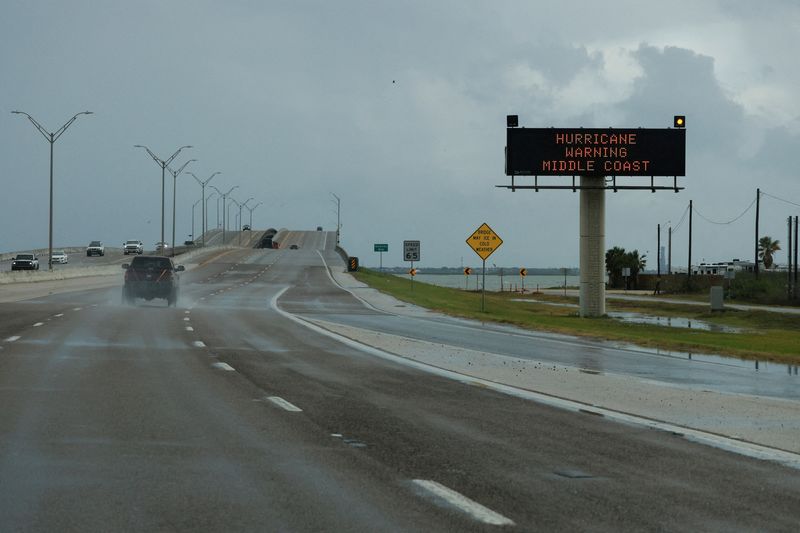 &copy; Reuters. FILE PHOTO: A Hurricane warning sign is pictured in Corpus Christi, Texas, U.S. July 7, 2024. REUTERS/Daniel Becerril/File Photo