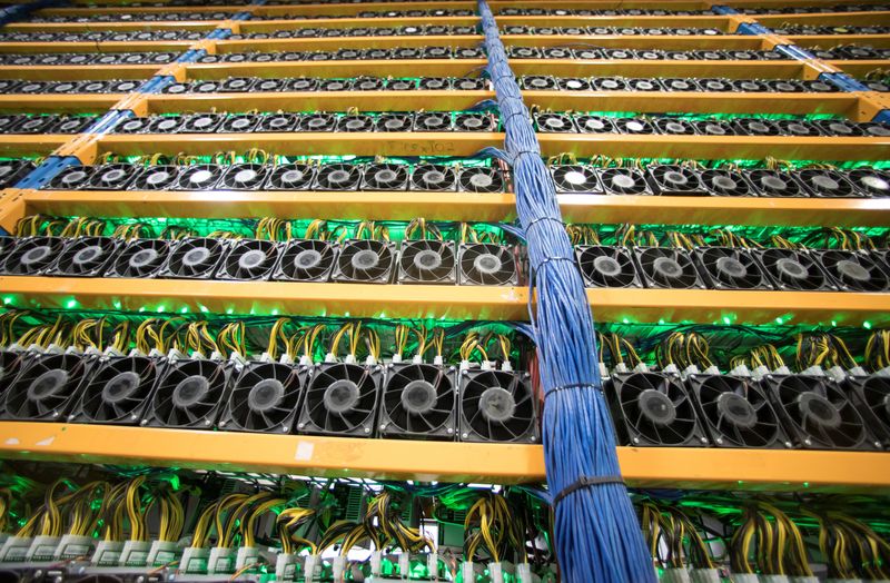 © Reuters. FILE PHOTO: A wall of miners, seen at the cryptocurrency farming operation, Bitfarms, in Farnham, Quebec, Canada, February 2, 2018. REUTERS/Christinne Muschi/File Photo