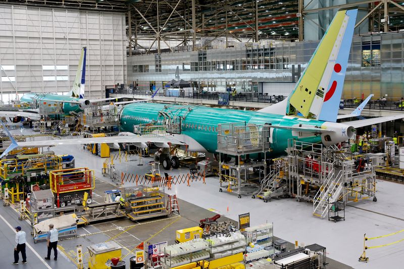 © Reuters. FILE PHOTO: Boeing 737 MAX aircraft are assembled at the company’s plant in Renton, Washington, U.S. June 25, 2024. Jennifer Buchanan/Pool via REUTERS/File Photo