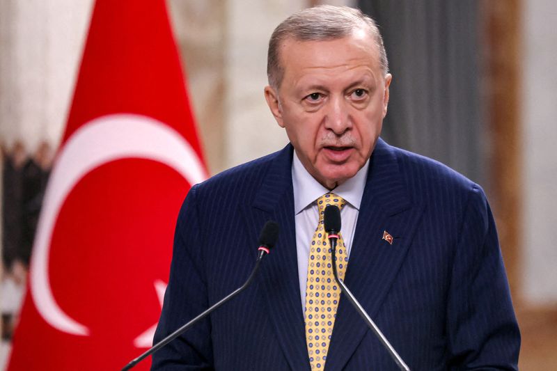 © Reuters. FILE PHOTO: Turkey's President Recep Tayyip Erdogan speaks during a joint statement to the media in Baghdad, Iraq April 22, 2024.  AHMAD AL-RUBAYE/Pool via REUTERS/File Photo