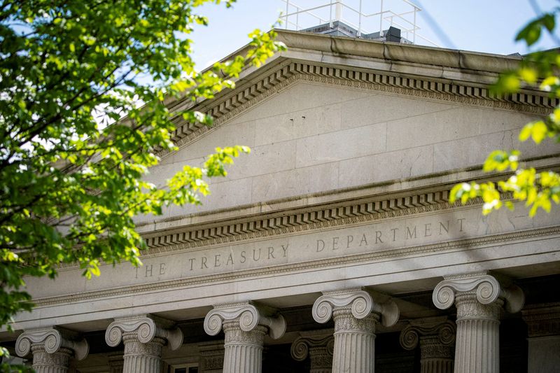 © Reuters. FILE PHOTO: The Treasury Department is pictured in Washington, U.S., April 25, 2021. REUTERS/Al Drago//File Photo