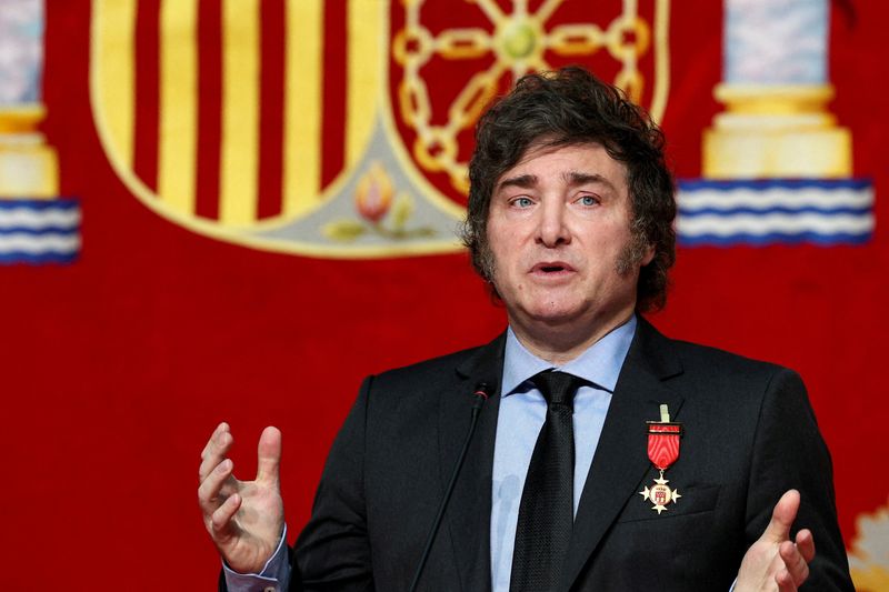 &copy; Reuters. FILE PHOTO: Argentina's President Javier Milei speaks after receiving the Juan de Mariana Institute award for "an exemplary defence of the ideas of freedom" from the President of the Community of Madrid Isabel Diaz Ayuso, in Madrid, Spain, June 21, 2024. 