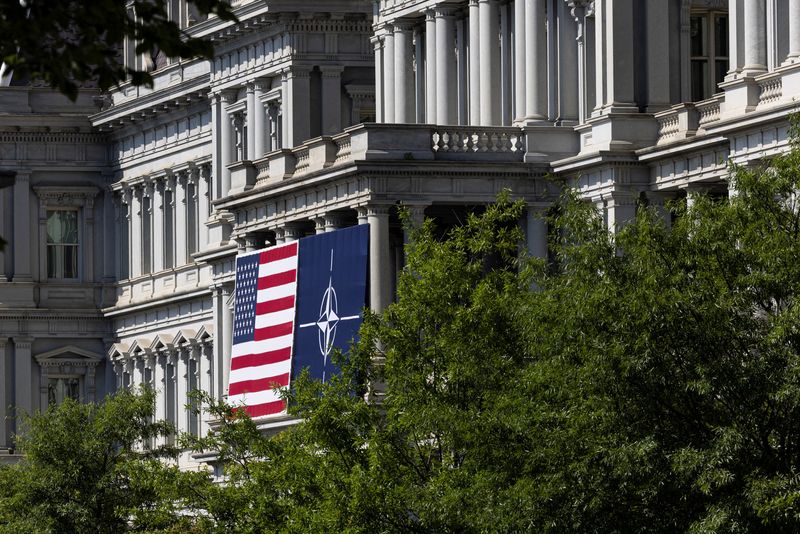 © Reuters. A view of the U.S. flag alongside the NATO flag outside the Eisenhower Executive Office Building in Washington, U.S., July 8, 2024. REUTERS/Kevin Mohatt