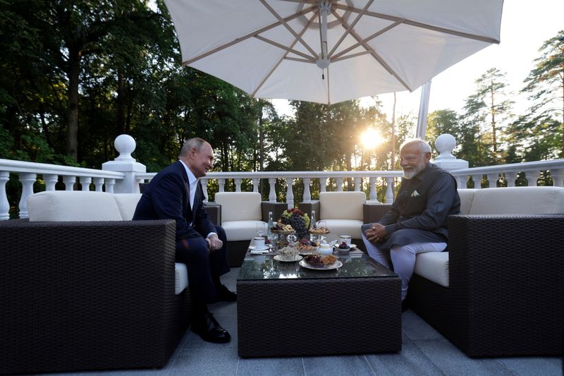 © Reuters. Russia's President Vladimir Putin and India's Prime Minister Narendra Modi attend a meeting at the Novo-Ogaryovo state residence near Moscow, Russia July 8, 2024. Sputnik/Gavriil Grigorov/Pool via REUTERS 