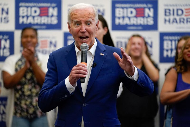 © Reuters. U.S. President Joe Biden delivers remarks at the Roxborough Democratic Coordinated Campaign Office during a campaign stop in, Philadelphia, Pennsylvania, U.S., July 7, 2024. REUTERS/Nathan Howard