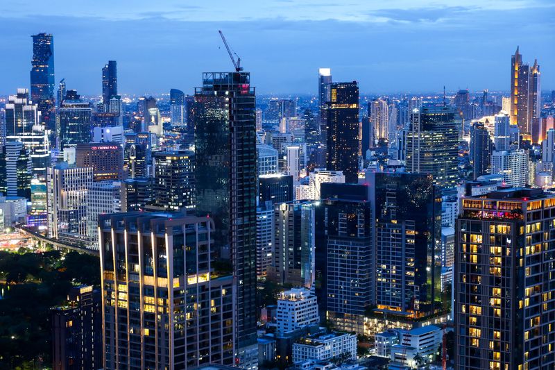 © Reuters. FILE PHOTO: Bangkok's skyline is photographed during sunset in Bangkok, Thailand, July 3, 2023. REUTERS/Athit Perawongmetha/File Photo